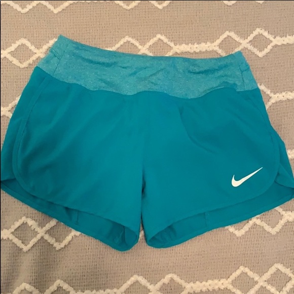 XS women’s Nike shorts - Picture 3 of 6